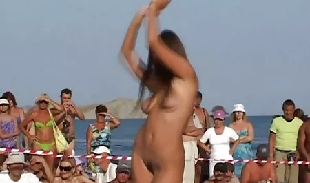 Tre compagni riposano dalle donne e dalle fighe nelle fighe quattro donne in una villa con piscina nonne video sex
