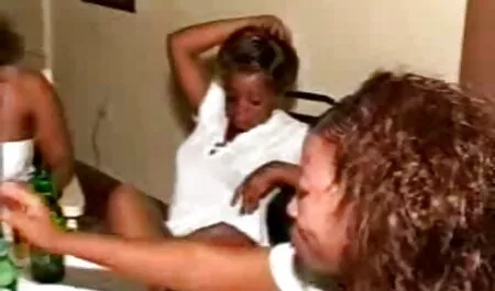 Ragazza in video erotici sex una giacca rosa leccare punto ragazzi e ottiene sperma in bocca