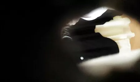 Bruna con i capelli corti comunica in Chat, grandi tette nudo video sex amatoriali gratis