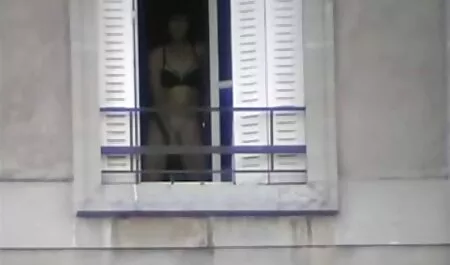 Un grande uomo cazzo snello bionda sul videi sexi gratis letto