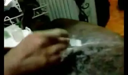 Tatuato porno film gratis hd Devachan con gli occhiali fa un pompino al suo fidanzato