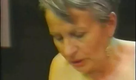 Ragazza si masturba sexy sul filme comedie sexi online gratis subtitrate in romana letto