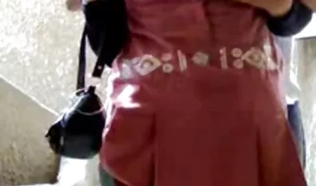 Calvo uomo seduce chatsex ita il giovane fisioterapista e piante il Suo sul cazzo
