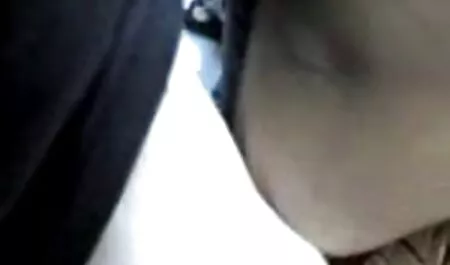 Il ragazzo пялит video sex bionde bionda in giardino gazebo con baldacchino