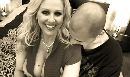 Biondo e brunetta porno film gratis hd pleasuring russo ragazzo su il divano