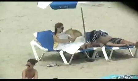 Короткостриженная mamma in calze mette i piedi davanti al ragazzo a scopare chatsex ita in 。