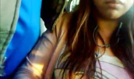 Giovane Devachan in il Occhiali ha preso un profondità Pompino Fidanzato con il ring su filmato sexi la sua pene