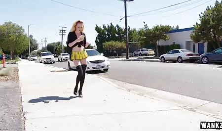Bionda sportiva xxx animali gratis Karina Grand frangetta con L'allenatore sul pavimento