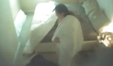 Le zie notano i membri in piedi e combattono video sexi gratuiti attivamente succhiando
