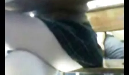 Mamka in abito verde tocca grandi tette e video nonne sex le dita nella figa prima