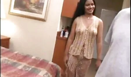 Maturo in un rosso porno marocain gratis T-SHIRT e calze succhia fallo cavalier e scopa con lui equitazione