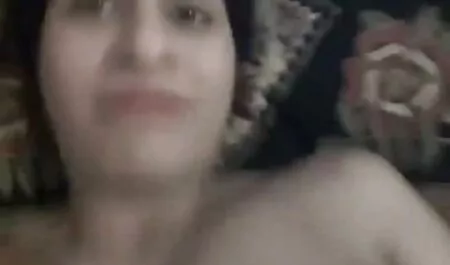 Attraente una cagna fuori entrambi fori per писюнов filme sexi ro