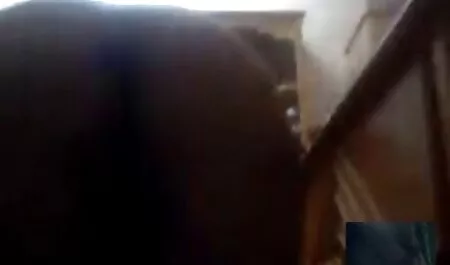 La donna con enormi tamponi si siede sul пиздой dal centro del filmini amatoriali sex tavolo da pranzo