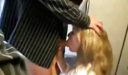 Giovane giocattolo di culo e video sex erotici scopata con il culo