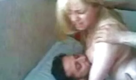 Lucy Belle e bella Morgan incorniciato stronzi sotto grande filme sexi free 。