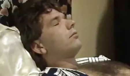 In una stanza Una coppia potrebbe avere sesso appassionato video sex bionde