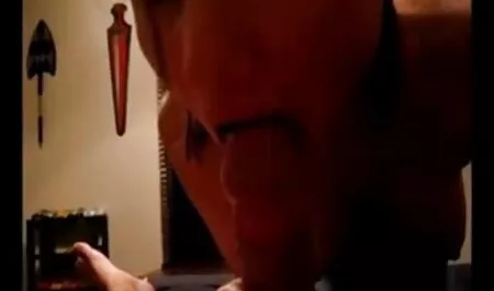 Alice Streich accarezza il suo berretto bagnato sex video amatoriali gratis