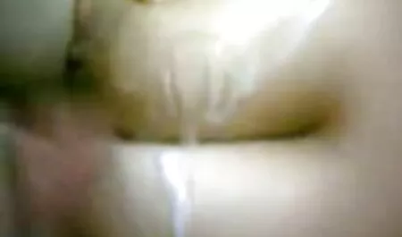 Maid caut filme sexi labbra scivola nel pozzo del padrone di casa dato a lui in манду sul tavolo