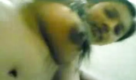 Due bel ragazzo ha rubato il suo culo sex bruneta