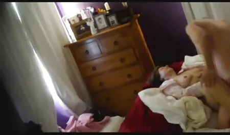 Russo bellezza con occhiali videoporno sexy succhia un grande cazzo хахаля in il 69 posizione
