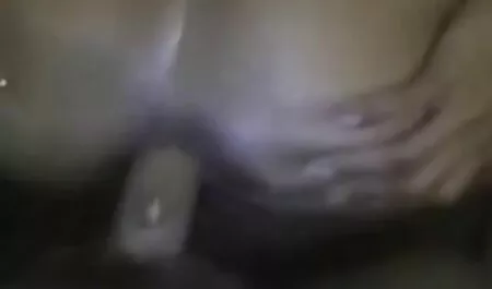 Ragazza bionda in un reggiseno blu Scopa Con хахалем in sexy film gratis una stanza con i tuoi amici