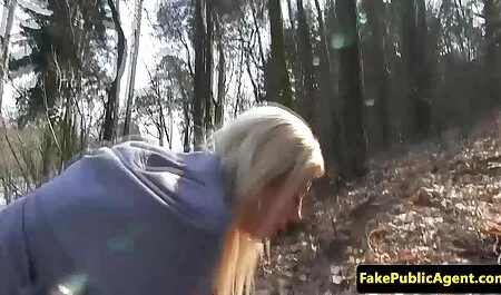 Bella bionda giocosamente si masturba agatata pe strada grosso cazzo uomo