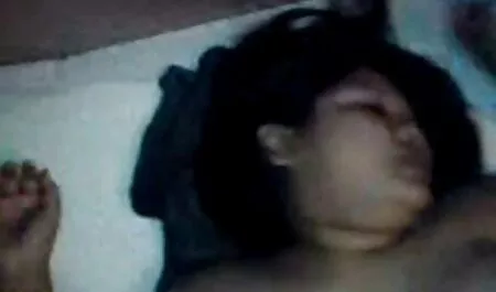 Devachan prende la sua figa e un Anale sulla sex bruneta fotocamera