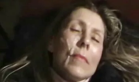 Boss in calze diffusione, il volto del suo aiutante video sex casalinghi in ufficio