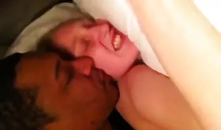 Tatuato ragazza con film sex amatoriali grandi tette scopa davanti a vebkameroy