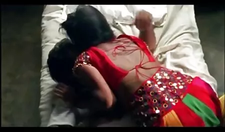 MILF con grande culo scopa su videi sex gratis il letto con peloso uomo