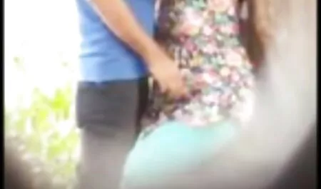 Bella signora porno gratis xxx n con grandi tette e succosa culo scopa con il fidanzato sul divano