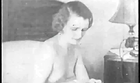 Bruna nascosto sotto la doccia per accovacciarsi video sex donna su un grosso Dildo