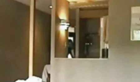 Uomo cazzo su il letto il Bambola Da il sesso negozio video sex amatoriali italiani