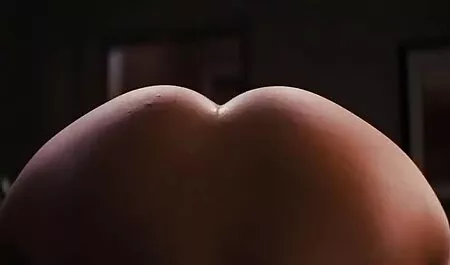 Blondie con video sex per donne elastico glutei porta se stessa per l'estasi