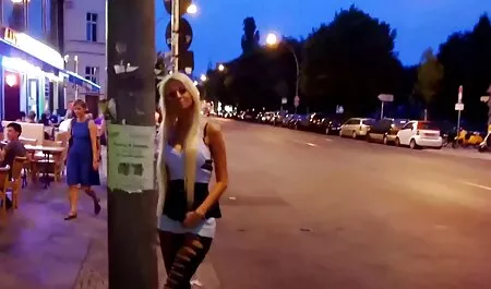 Due uomini nel cortile di casa scopata nel culo procace video mature erotiche moglie