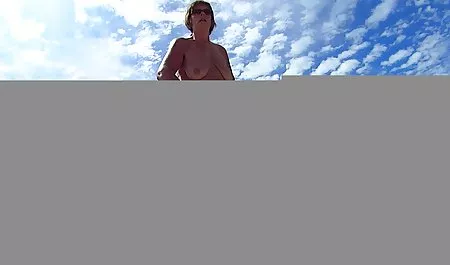 Busty slut ha dato se stesso per il suo sex video amatoriali gratis servo