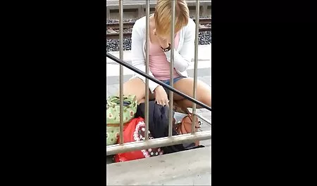 Flessibile Devachan in filmespormosgratis mutandine rosse si masturba sulla poltrona