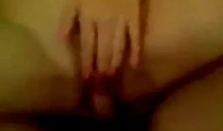 Подкаченный africani e video sex amatoriali gratis il cliente, con gli occhi chiusi ебутся sul divano